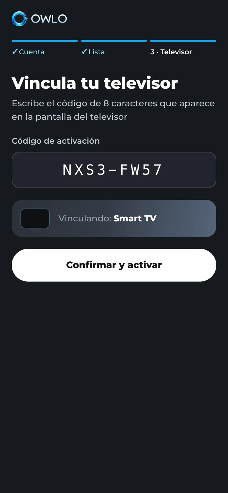 Teléfono escaneando el código QR del televisor